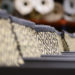 Alfombras artesanales y alfombras industriales: ¿Cuáles son las técnicas de fabricación más utilizadas?